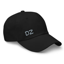 Casquette extensible unisex DZ brodé noir — vue avant droite