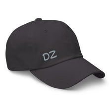 Casquette extensible unisex DZ brodé — vue avant droite