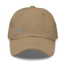 Casquette extensible unisex DZ brodé — vue de face