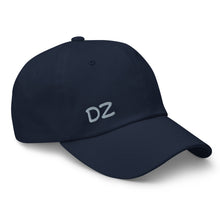 Casquette extensible unisex DZ brodé bleu marine — vue avant droite
