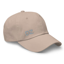 Casquette extensible unisex DZ brodé — vue avant droite