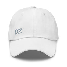 Casquette extensible unisex DZ brodé blanc — vue de face