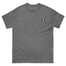 T-shirt classique unisexe drapeau brodé France – Rectangulaire — vue de face