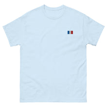 T-shirt classique unisexe drapeau brodé France – Rectangulaire bleu clair — vue de face