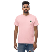 T-shirt classique unisexe drapeau brodé Algérie – Rond rose clair — vue de face