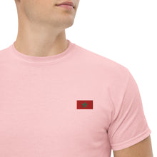 T-shirt classique unisexe drapeau brodé Maroc – Rectangulaire rose clair