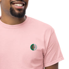 T-shirt classique unisexe drapeau brodé Algérie – Rond rose clair