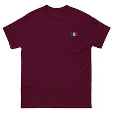 T-shirt classique unisexe drapeau brodé France – Rectangulaire bordeaux — vue de face