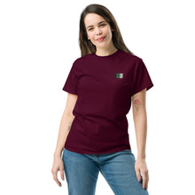 T-shirt classique unisexe drapeau brodé Algérie – Rectangulaire bordeaux — vue de face