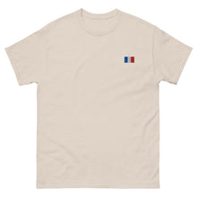 T-shirt classique unisexe drapeau brodé France – Rectangulaire naturel — vue de face